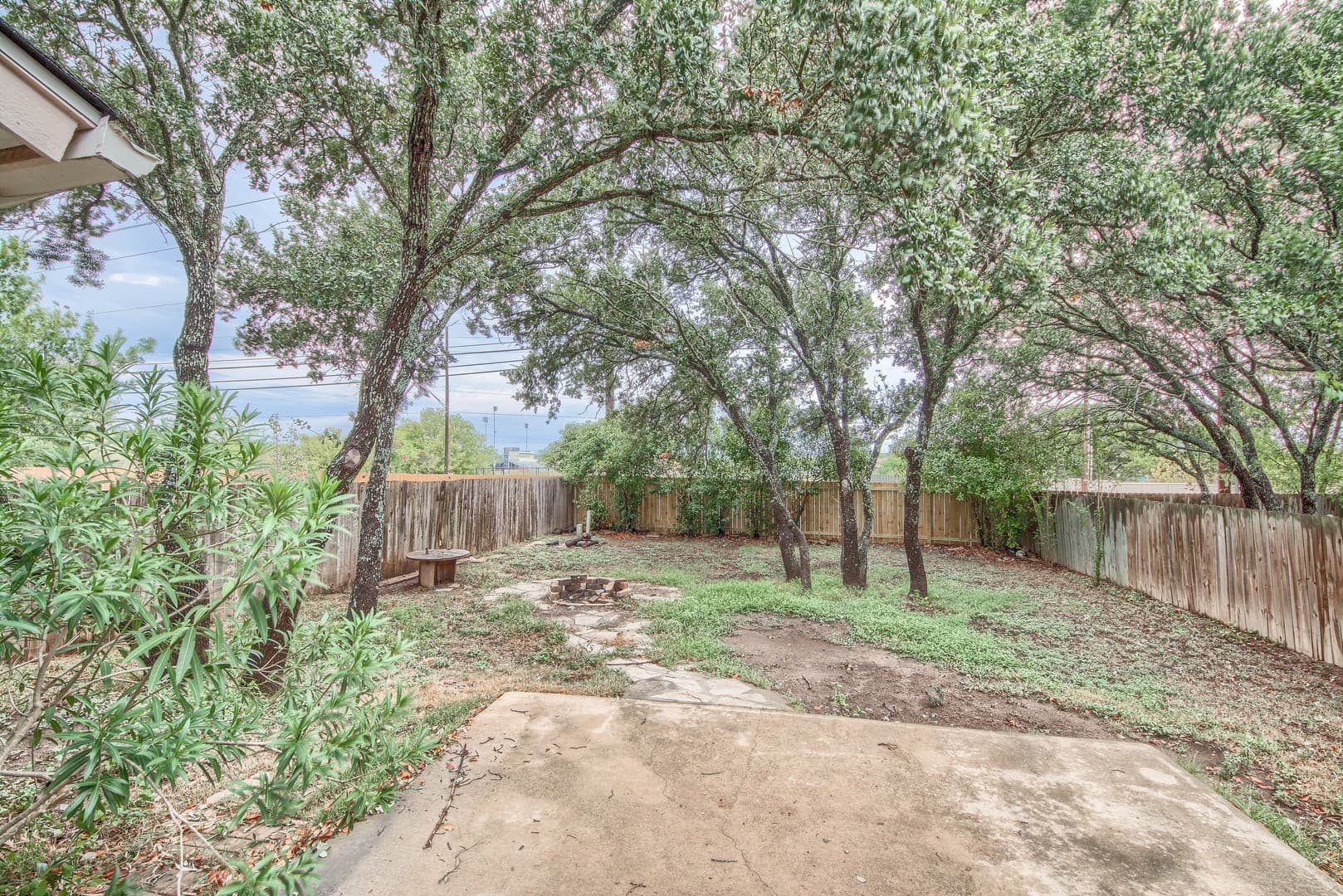 San Antonio House: 7611 Scenic Glade