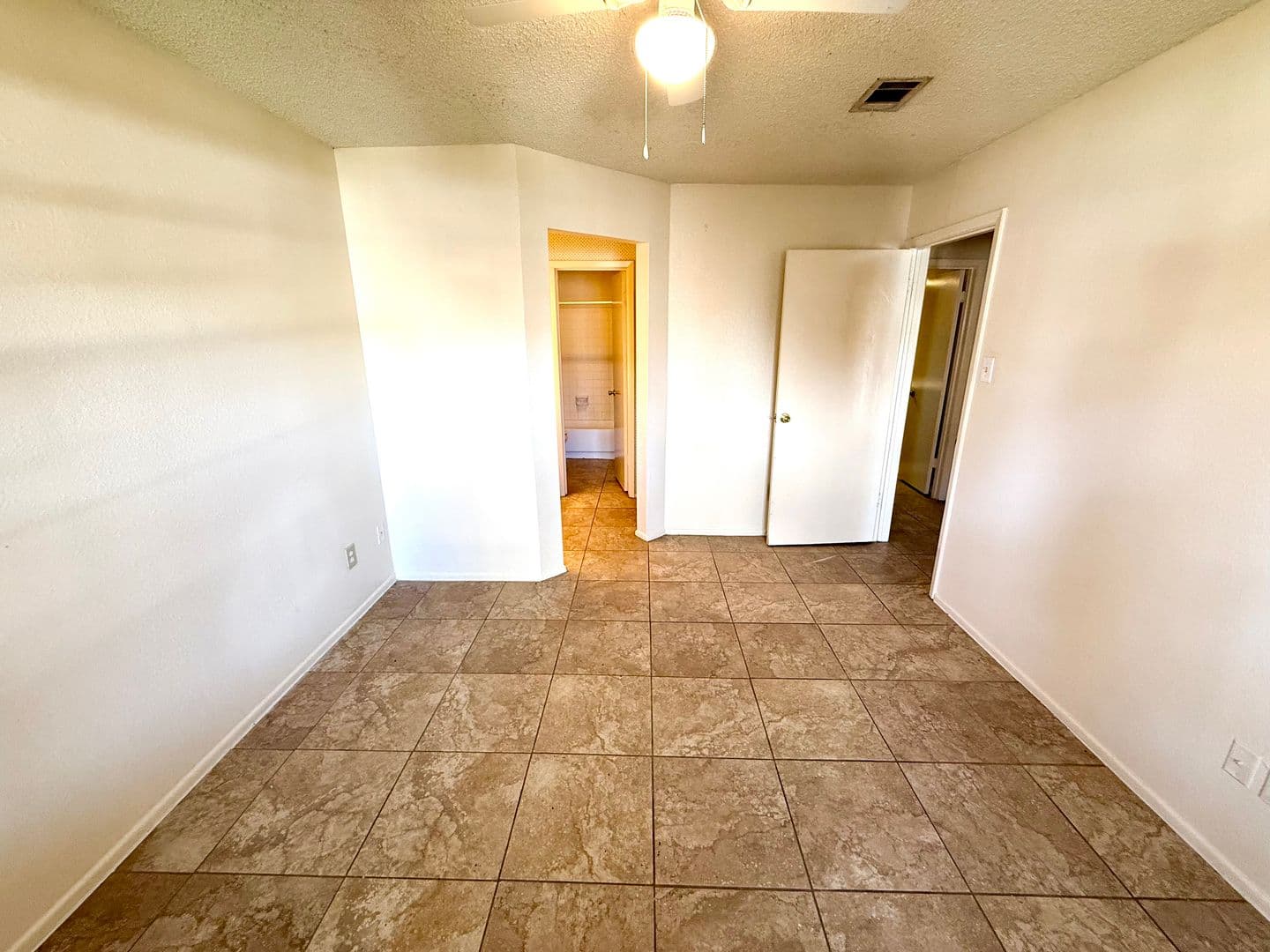 San Antonio House: 14343 Judson Rd APT 407