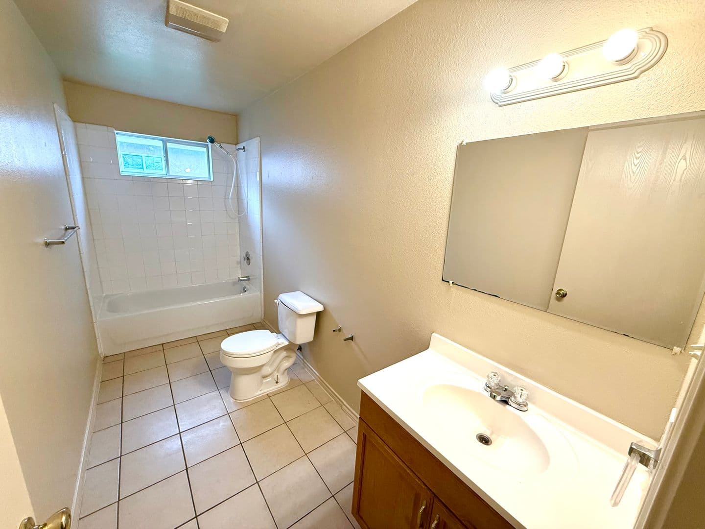 San Antonio House: 7568 Oak Chase