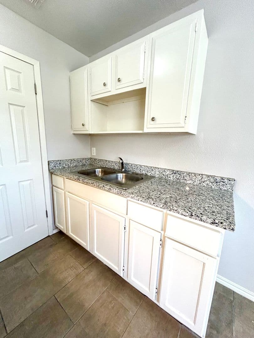San Antonio Apartment: 643 West Summit Ave