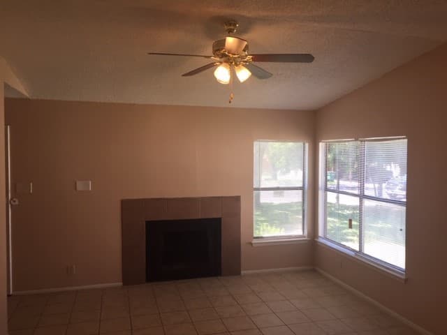 San Antonio House: 10563 Kinderhook