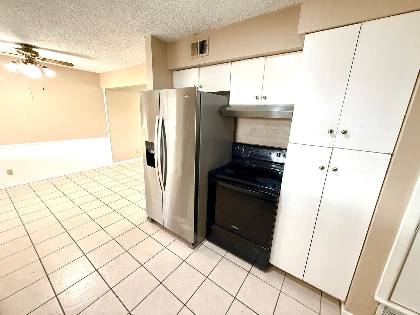 San Antonio House: 113 E Silver Sands