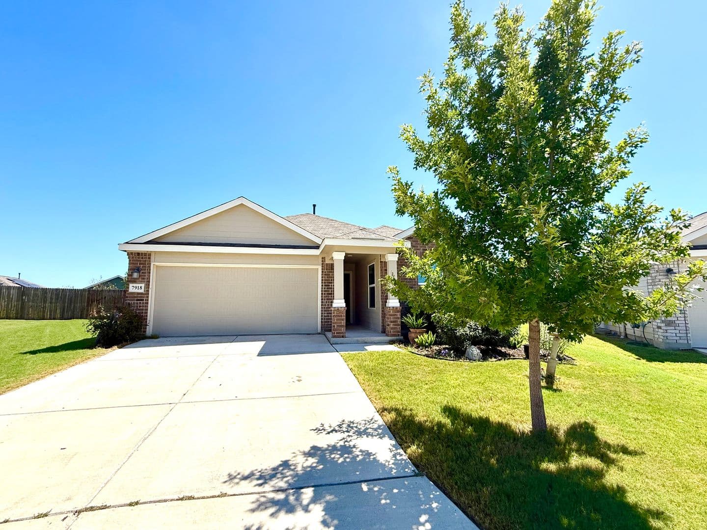 San Antonio House: 7918 Dovers Den