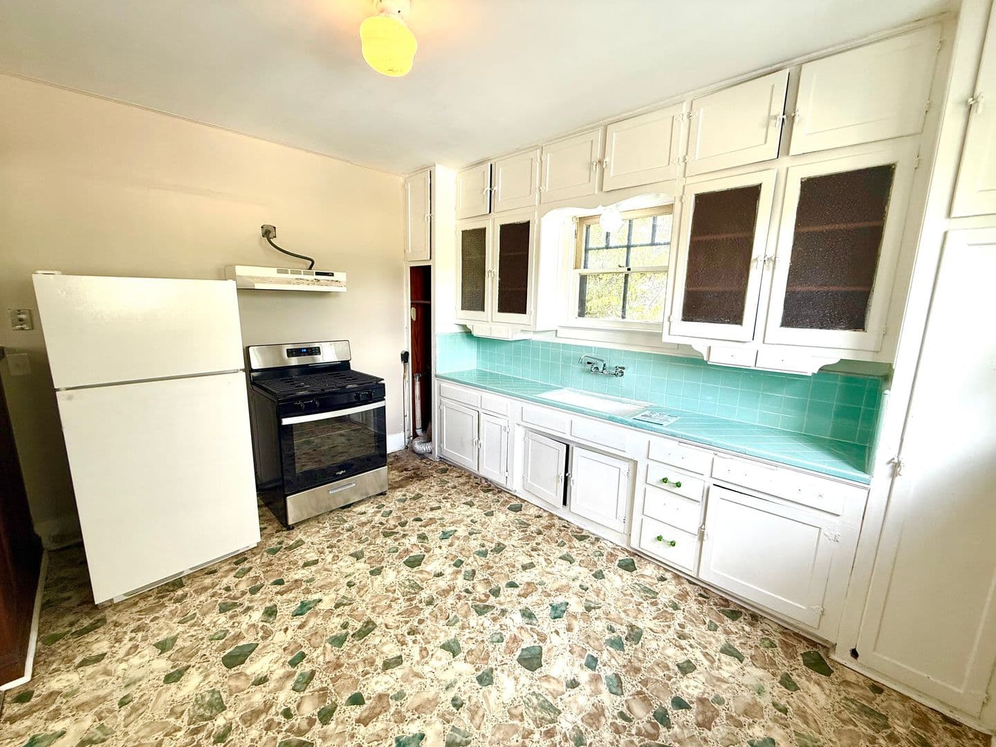 San Antonio Apartment: 810 W Magnolia Ave