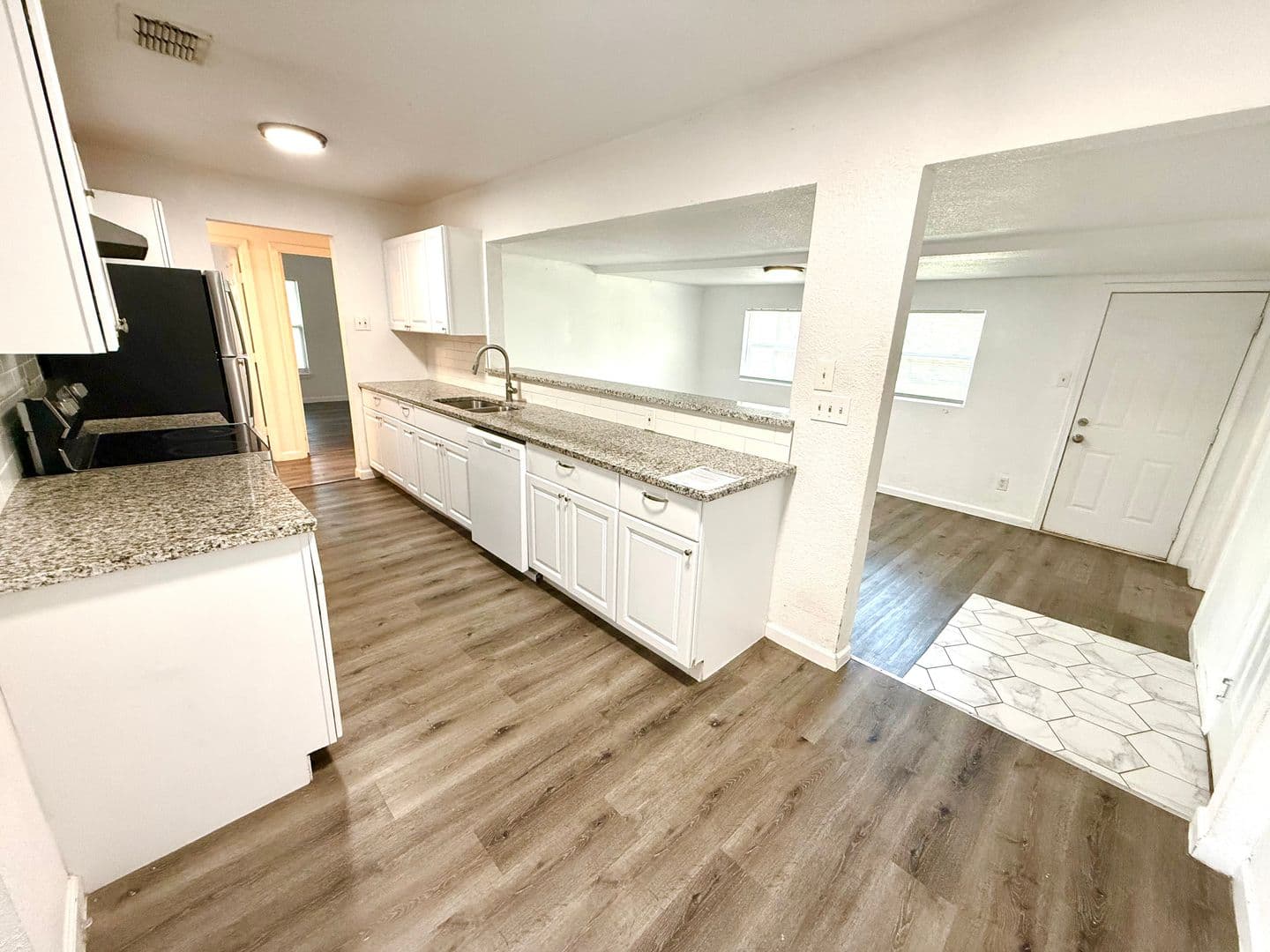 San Antonio House: 307 Hartline Dr