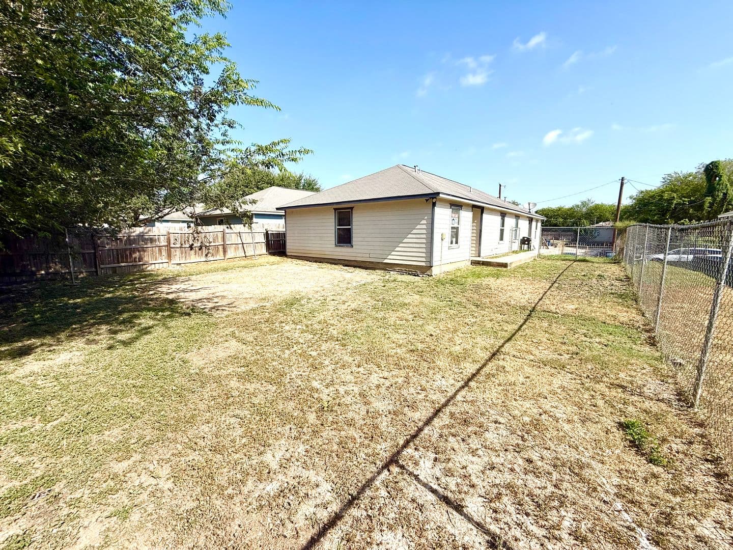 San Antonio House: 424 Amires Pl