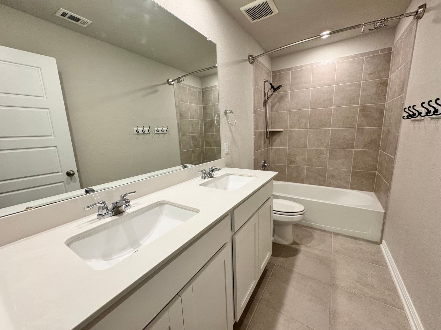 Cibolo House: 320 Goodfella Ave