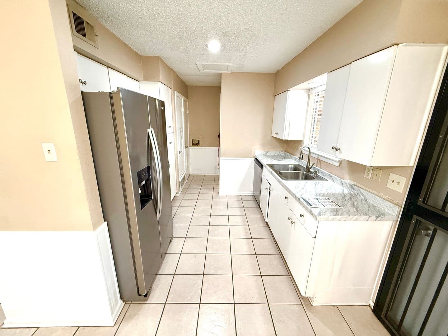 San Antonio House: 113 E Silver Sands