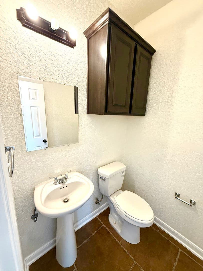 San Antonio House: 7418 Moss Brook #101