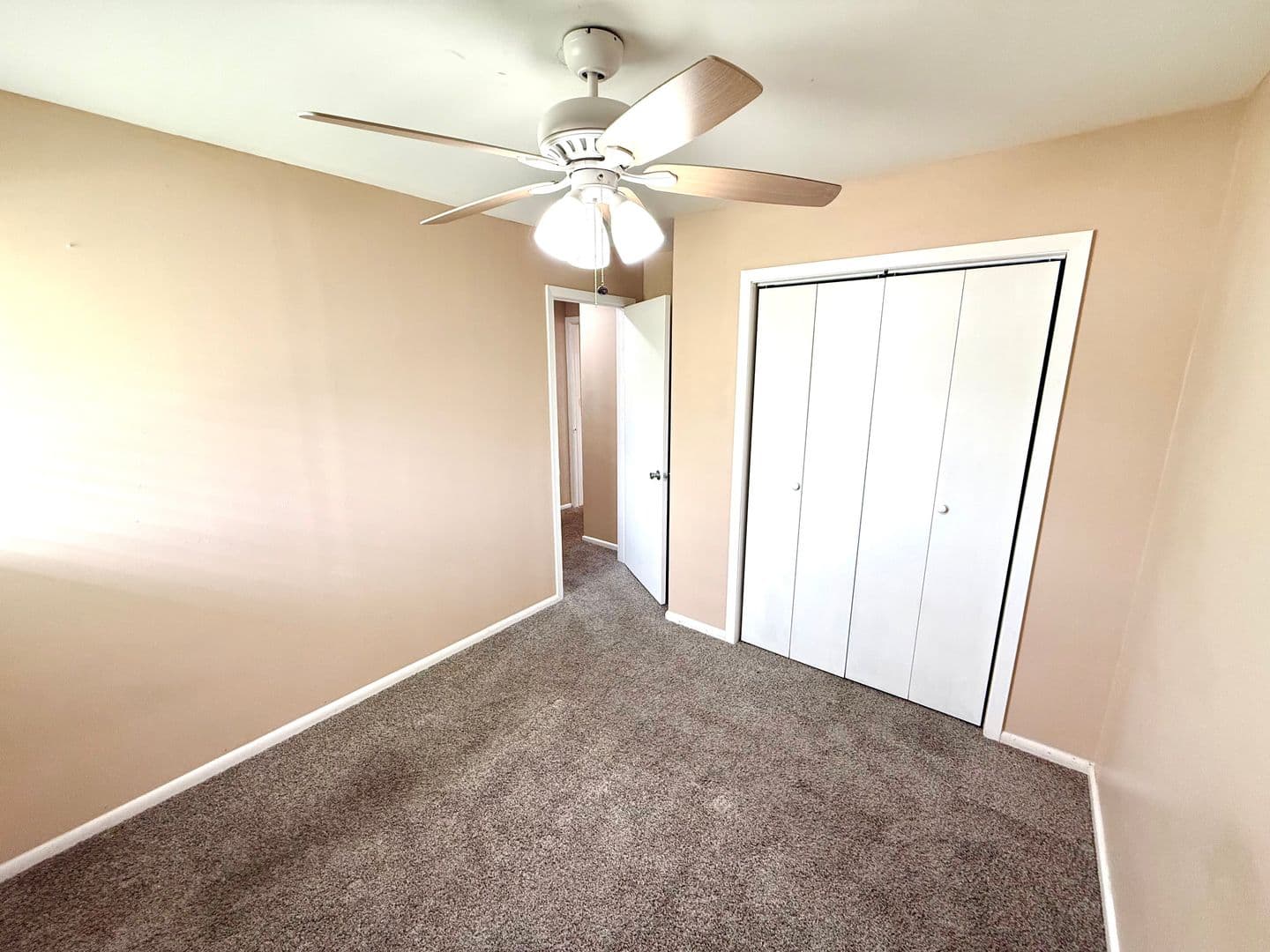 San Antonio House: 113 E Silver Sands