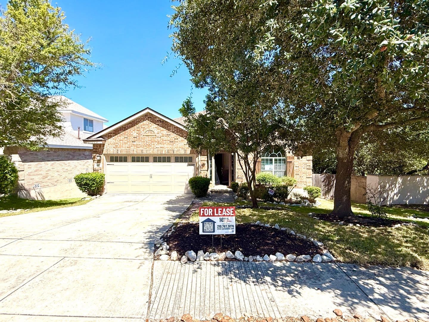 San Antonio House: 807 Windhurst