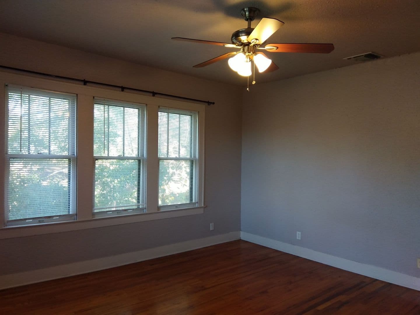 San Antonio House: 1743 W Summit