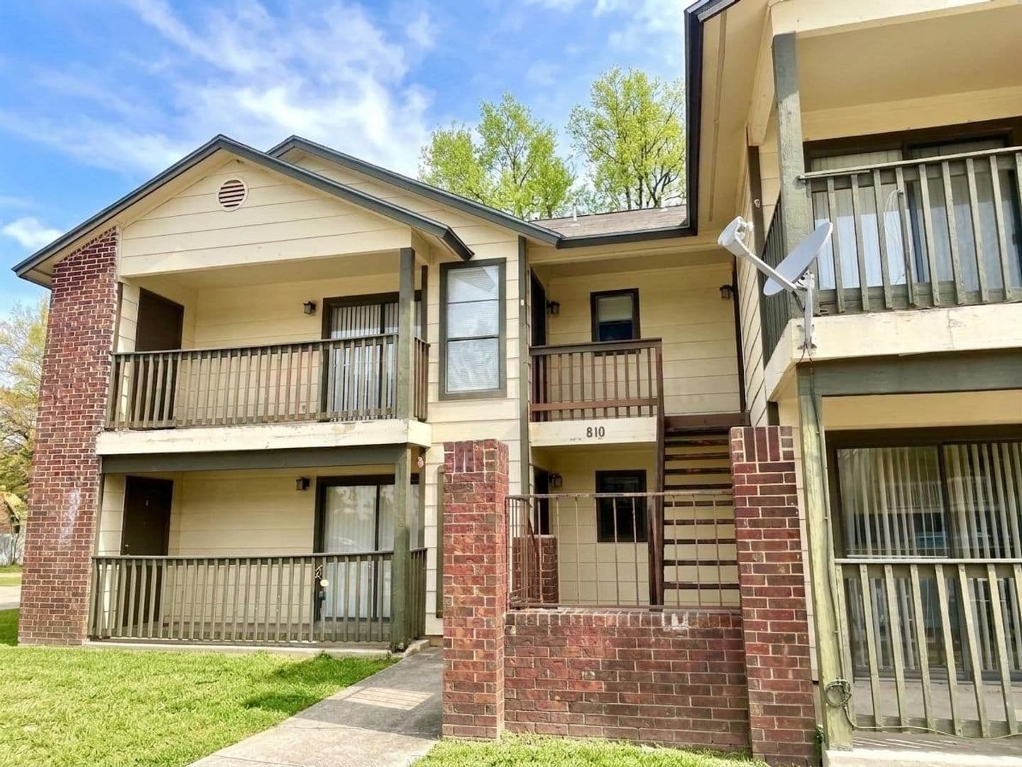 San Antonio Apartment: 810 Station Street