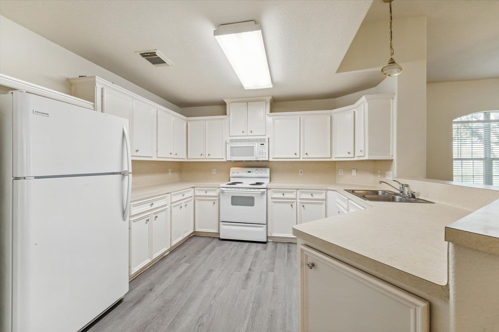 Conroe House: 1806 Arbor Glen