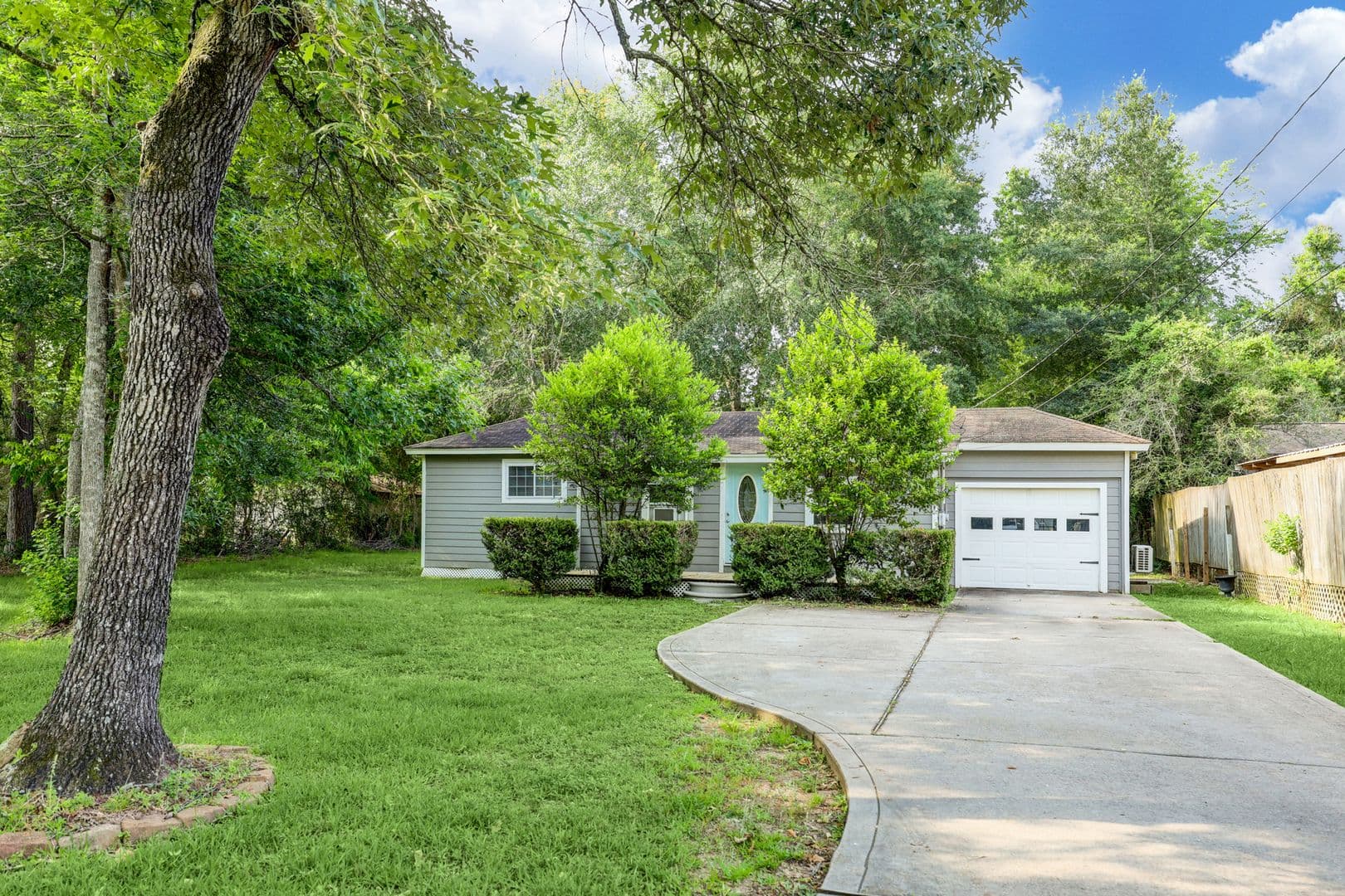 Conroe House: 9193 Lucille Ln