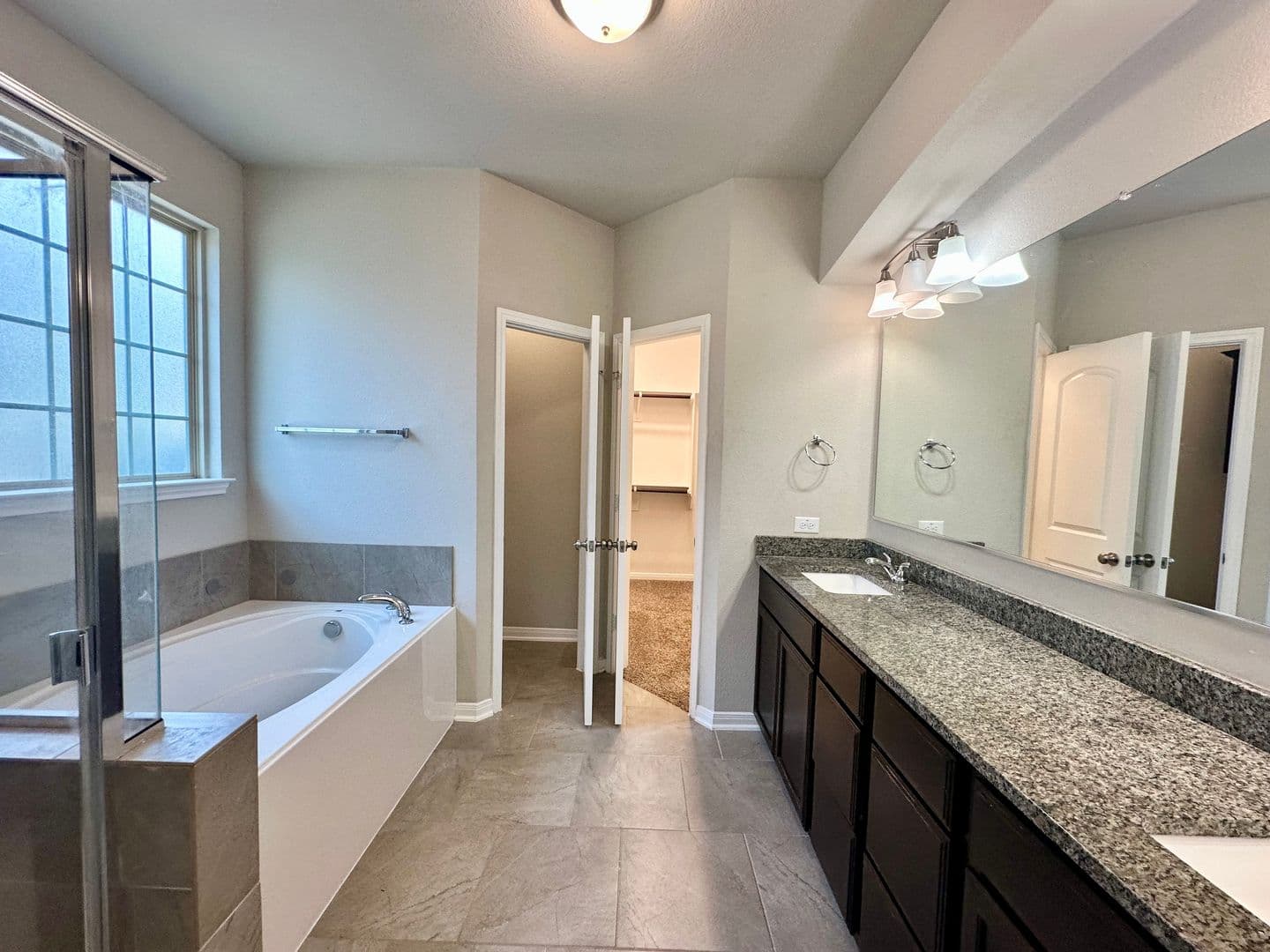 Waco House: 10612 Langham Dr.