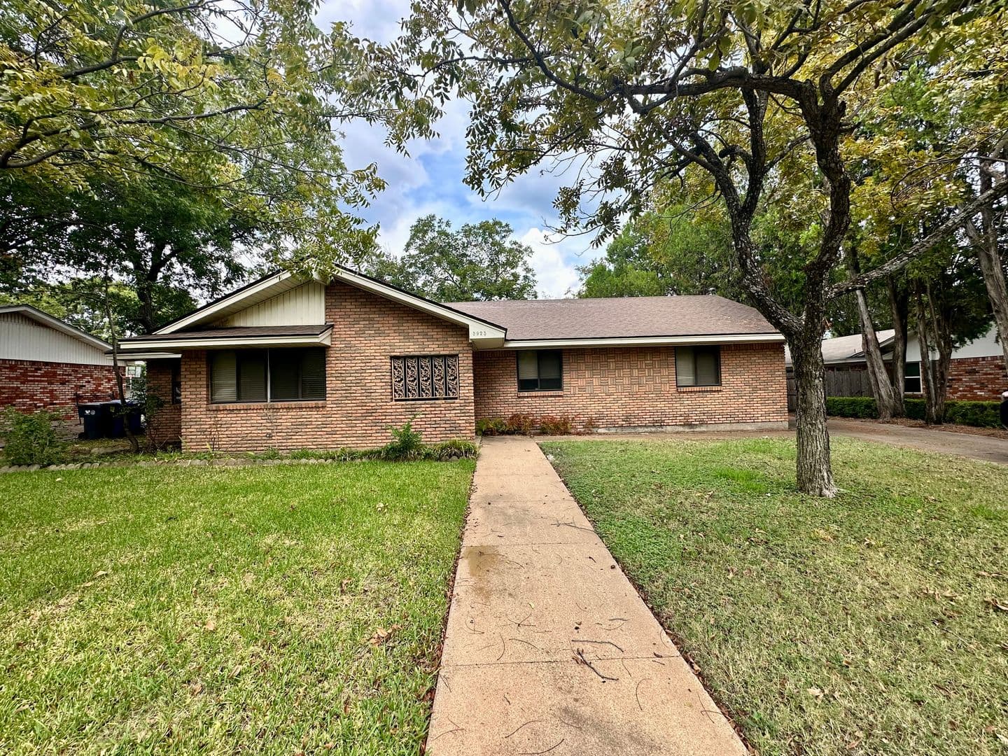 Waco House: 5925 Caldwell St.