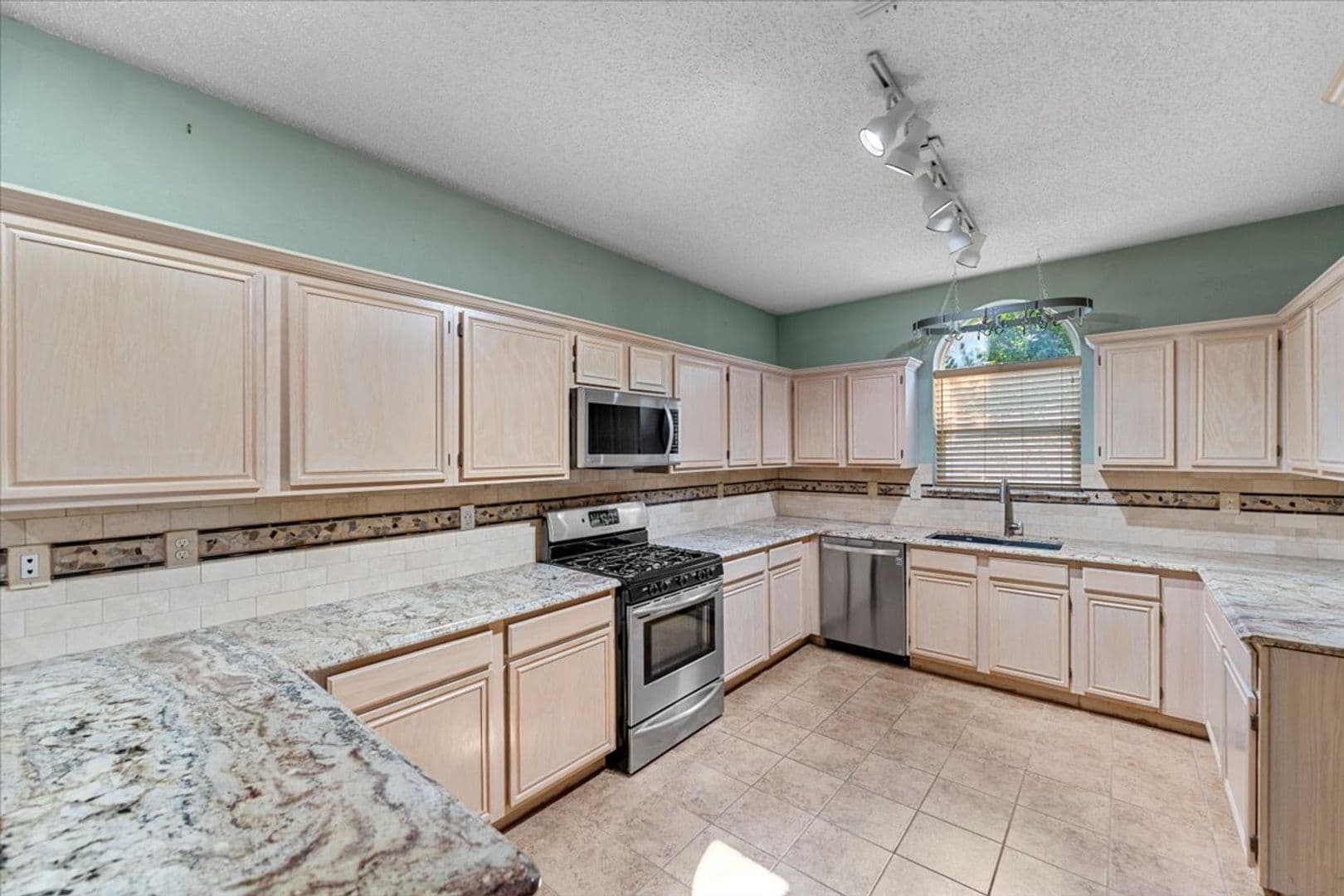 Plano House: 6752 Macintosh Drive - 6752 Macintosh Drive