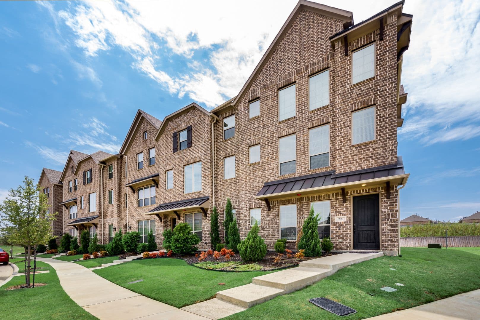 Lewisville Townhome: 290 Almanor Street