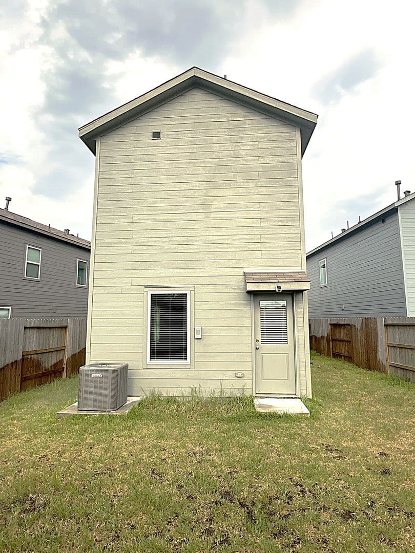NEW CANEY House: 18210 VIA AURELIA DR