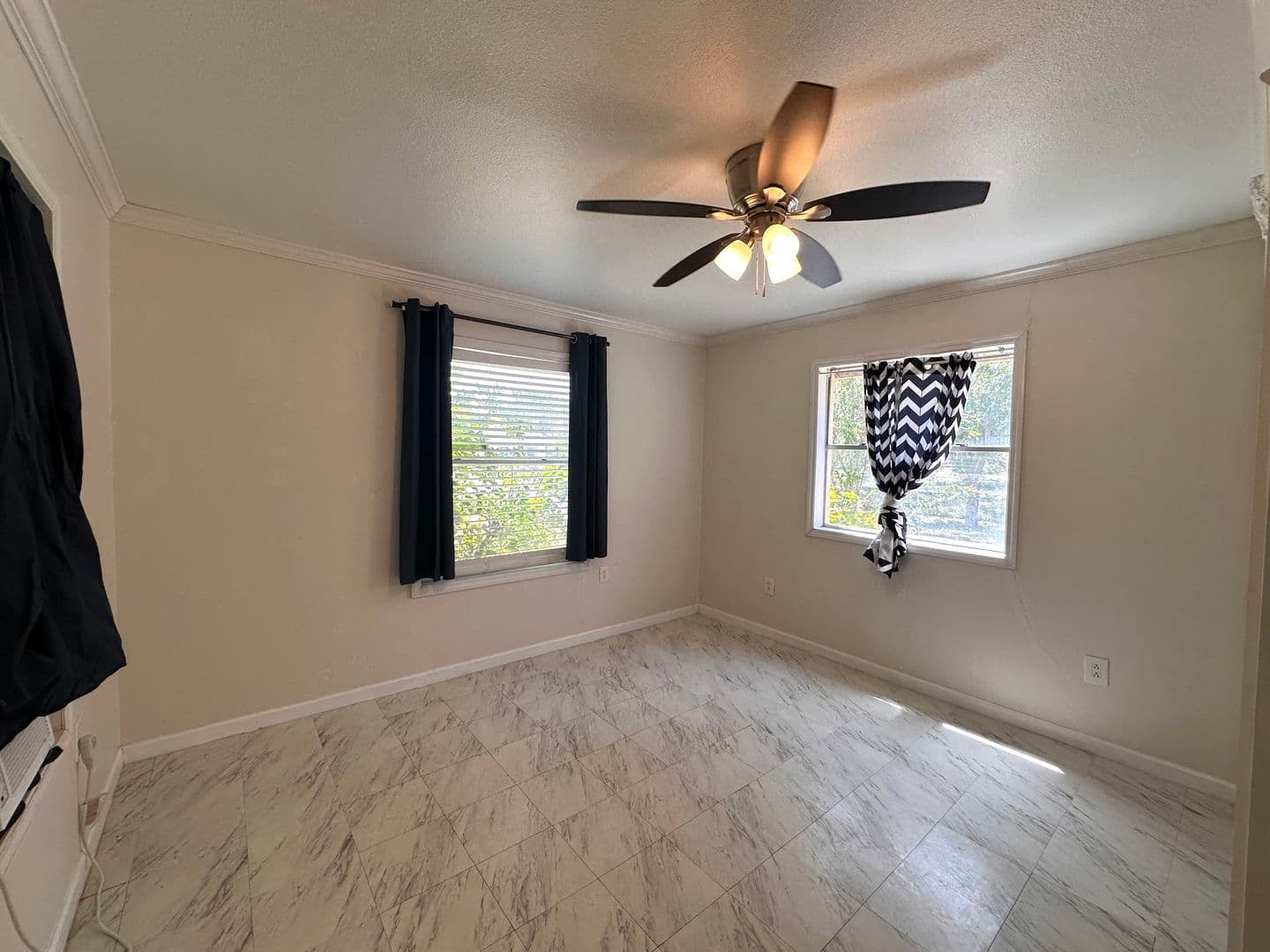 Buda House: 400 Sun Bonnet Dr
