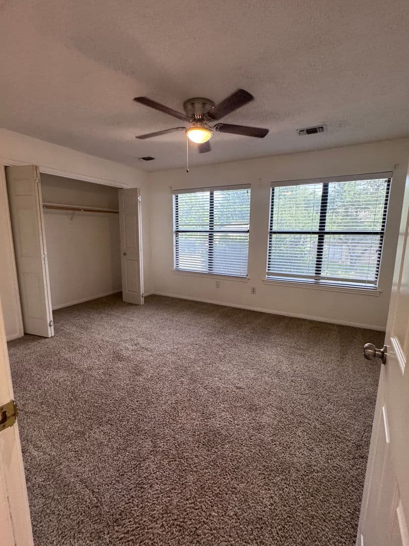 Pflugerville House: 306 Applewood Dr