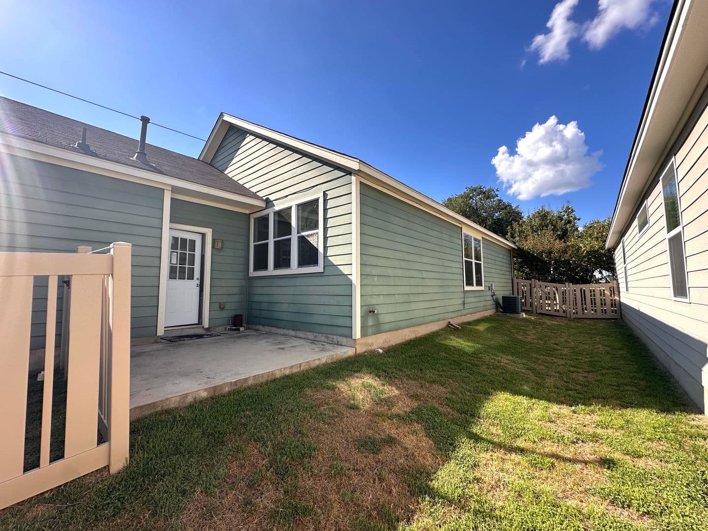 Kyle House: 1020 Nevarez