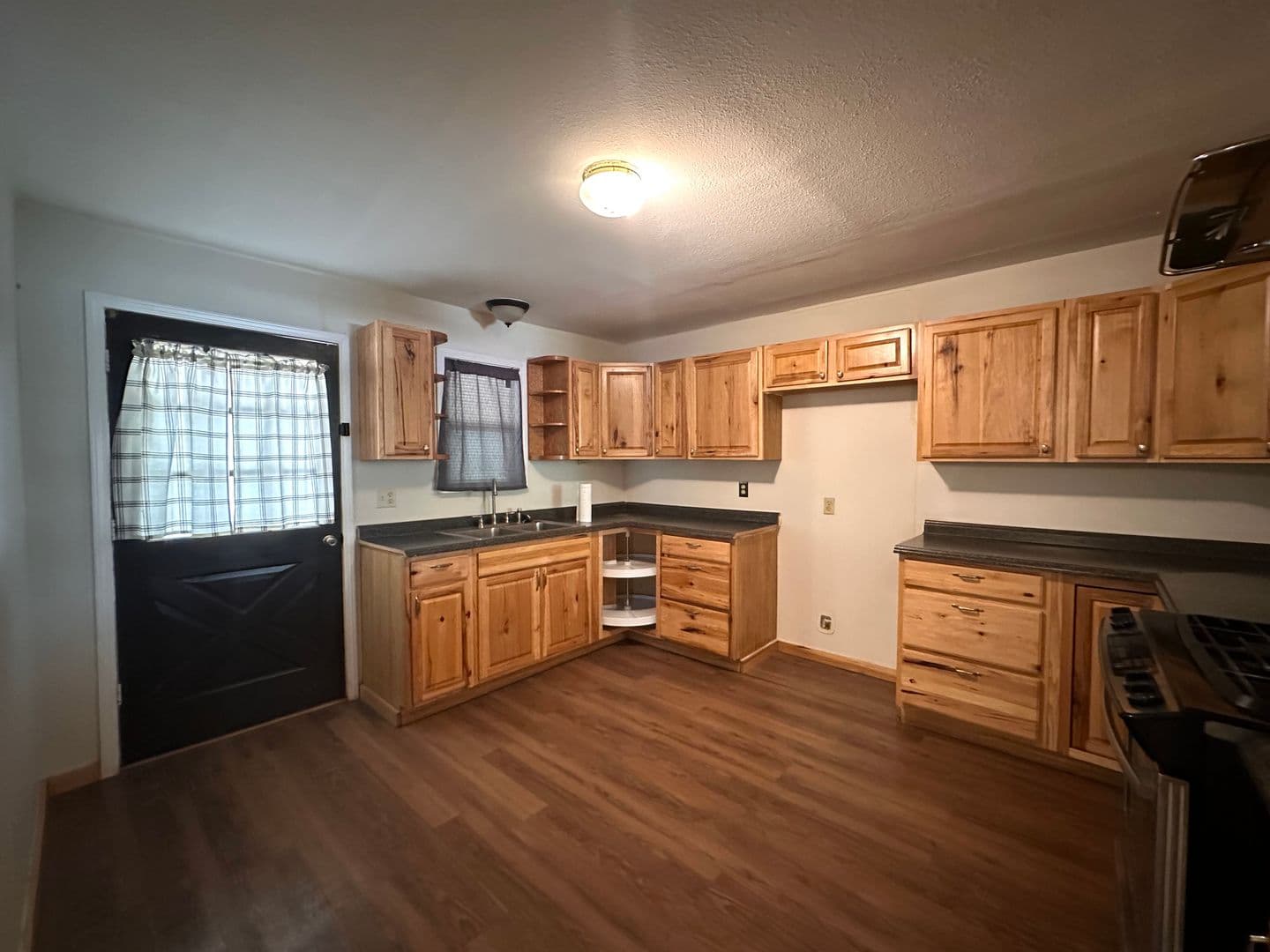 Buda House: 400 Sun Bonnet Dr