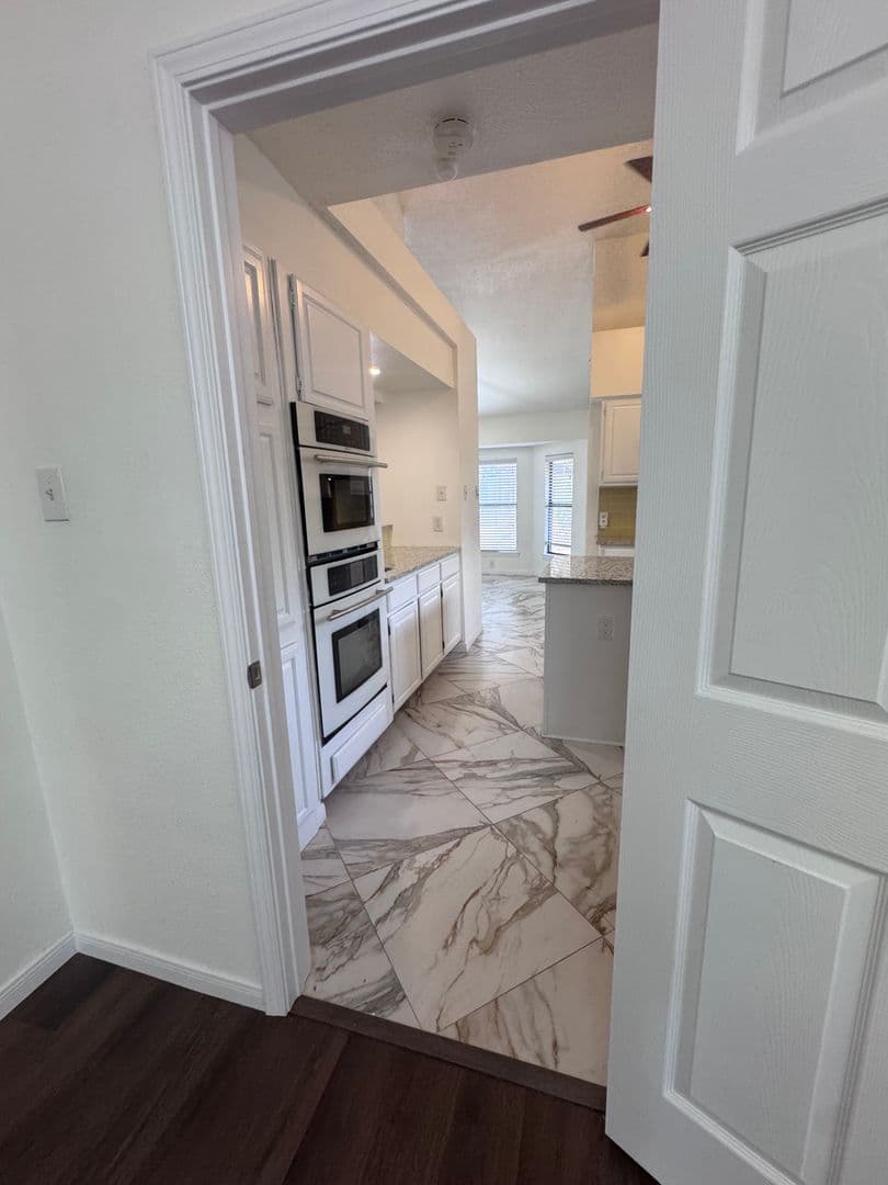 Pflugerville House: 306 Applewood Dr