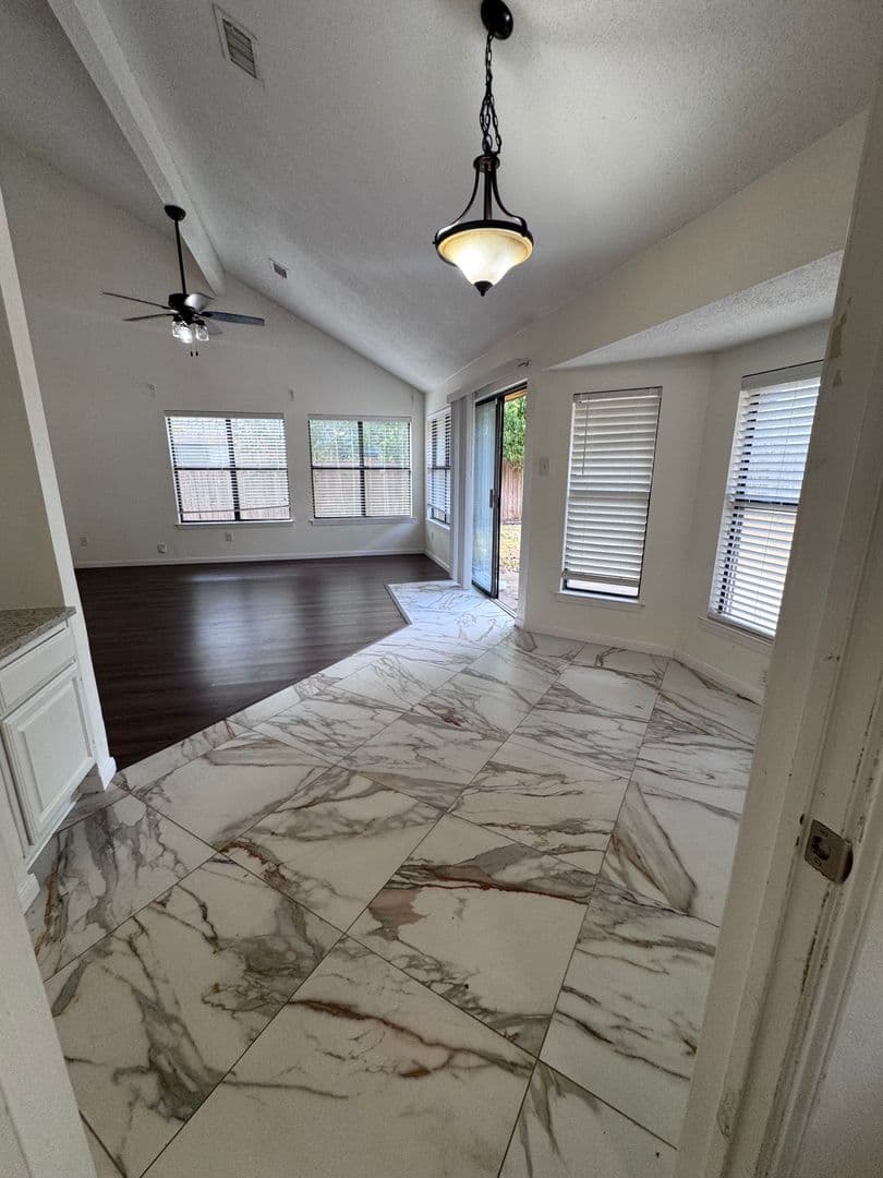 Pflugerville House: 306 Applewood Dr
