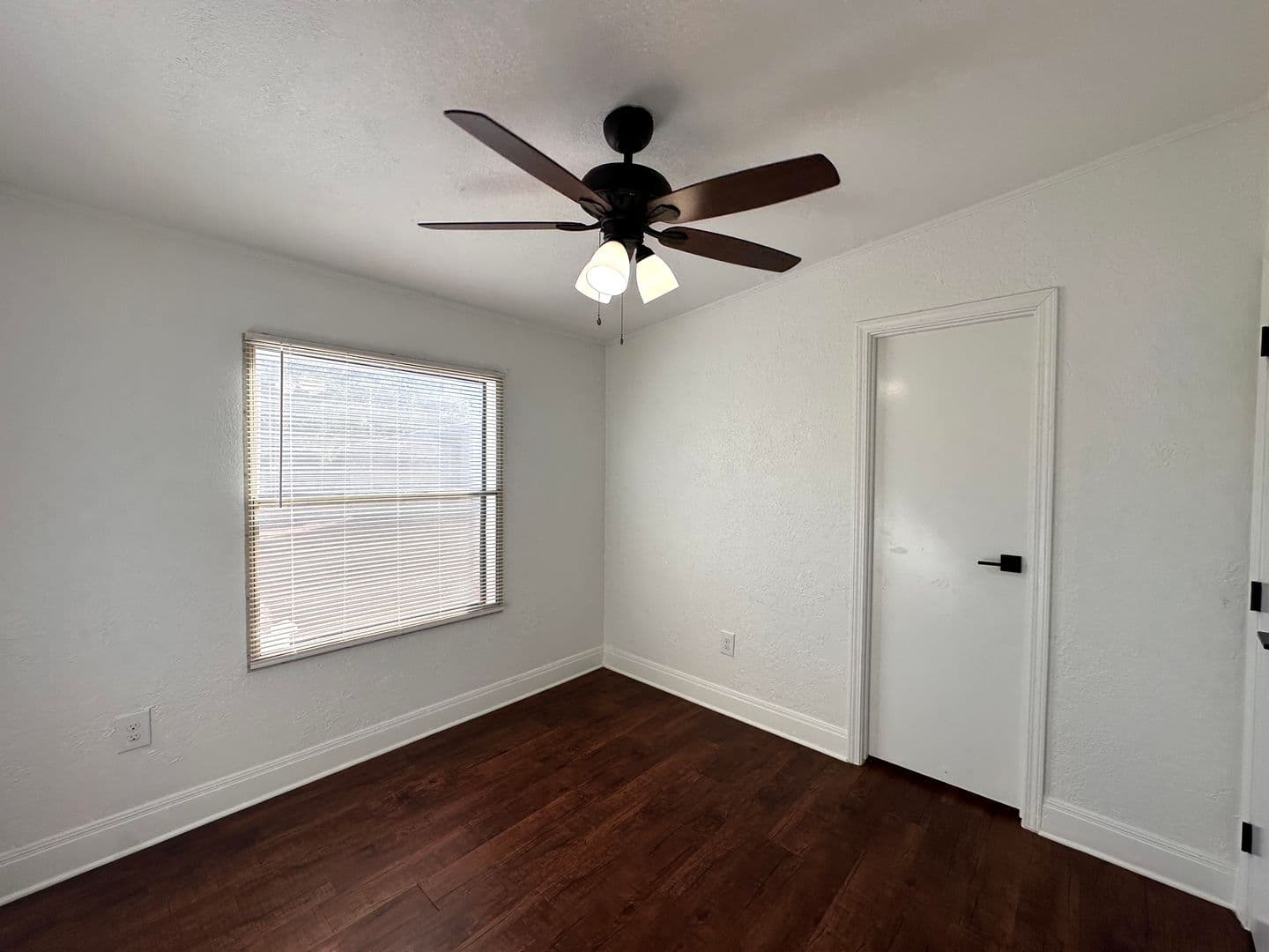 Cedar Park House: 305 N Cougar Ave