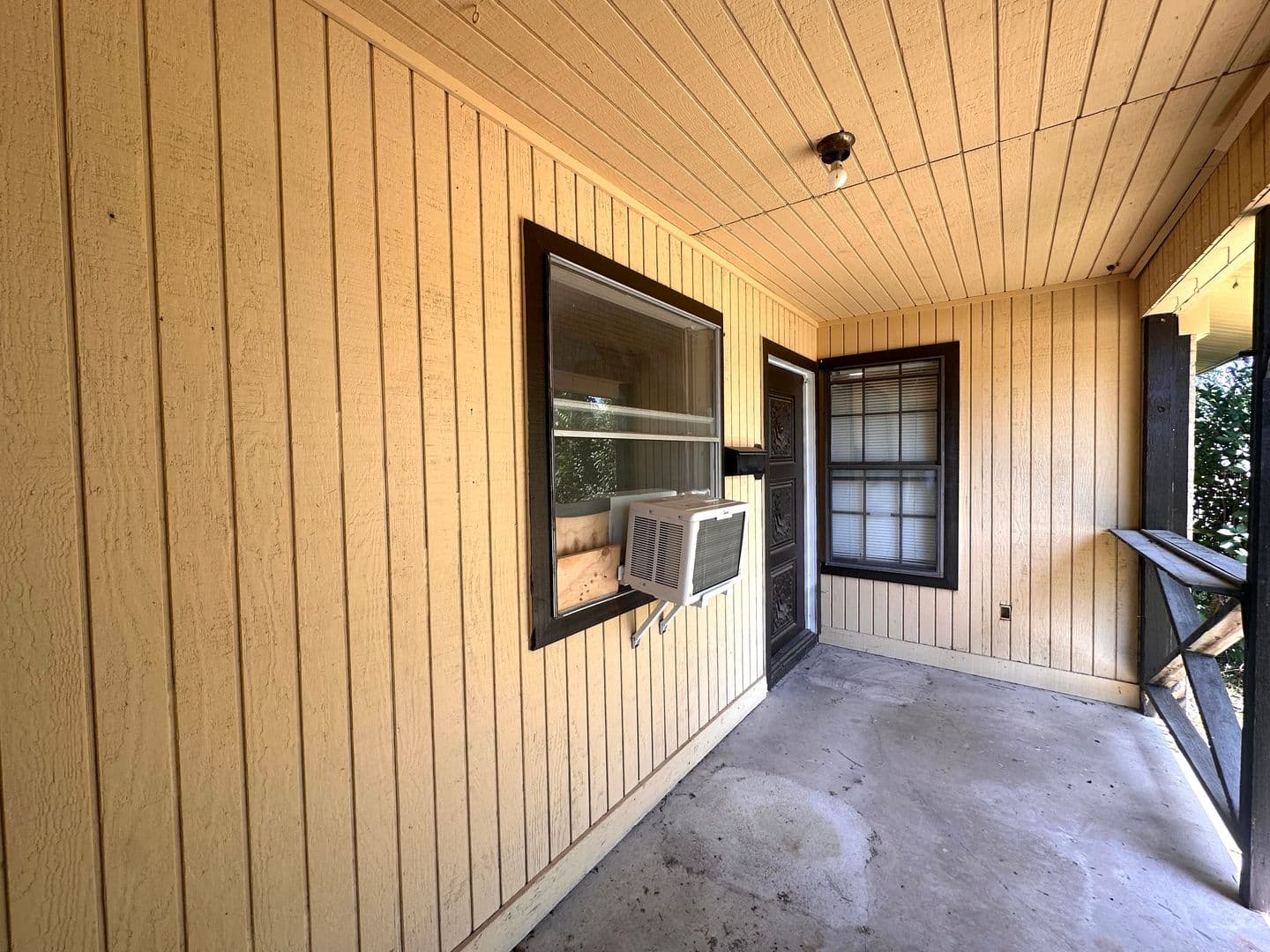 Buda House: 400 Sun Bonnet Dr
