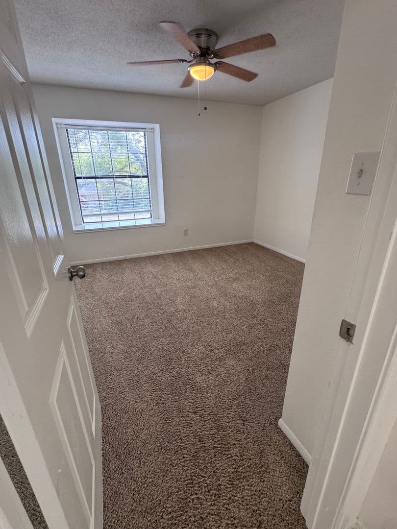 Pflugerville House: 306 Applewood Dr