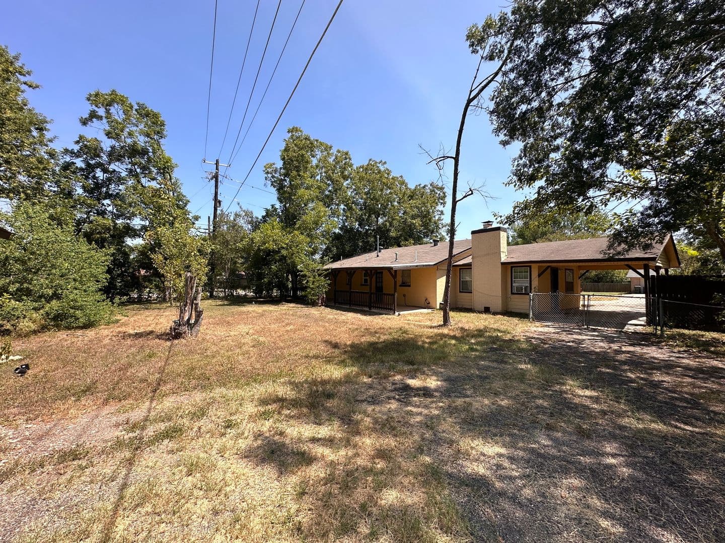 Buda House: 400 Sun Bonnet Dr