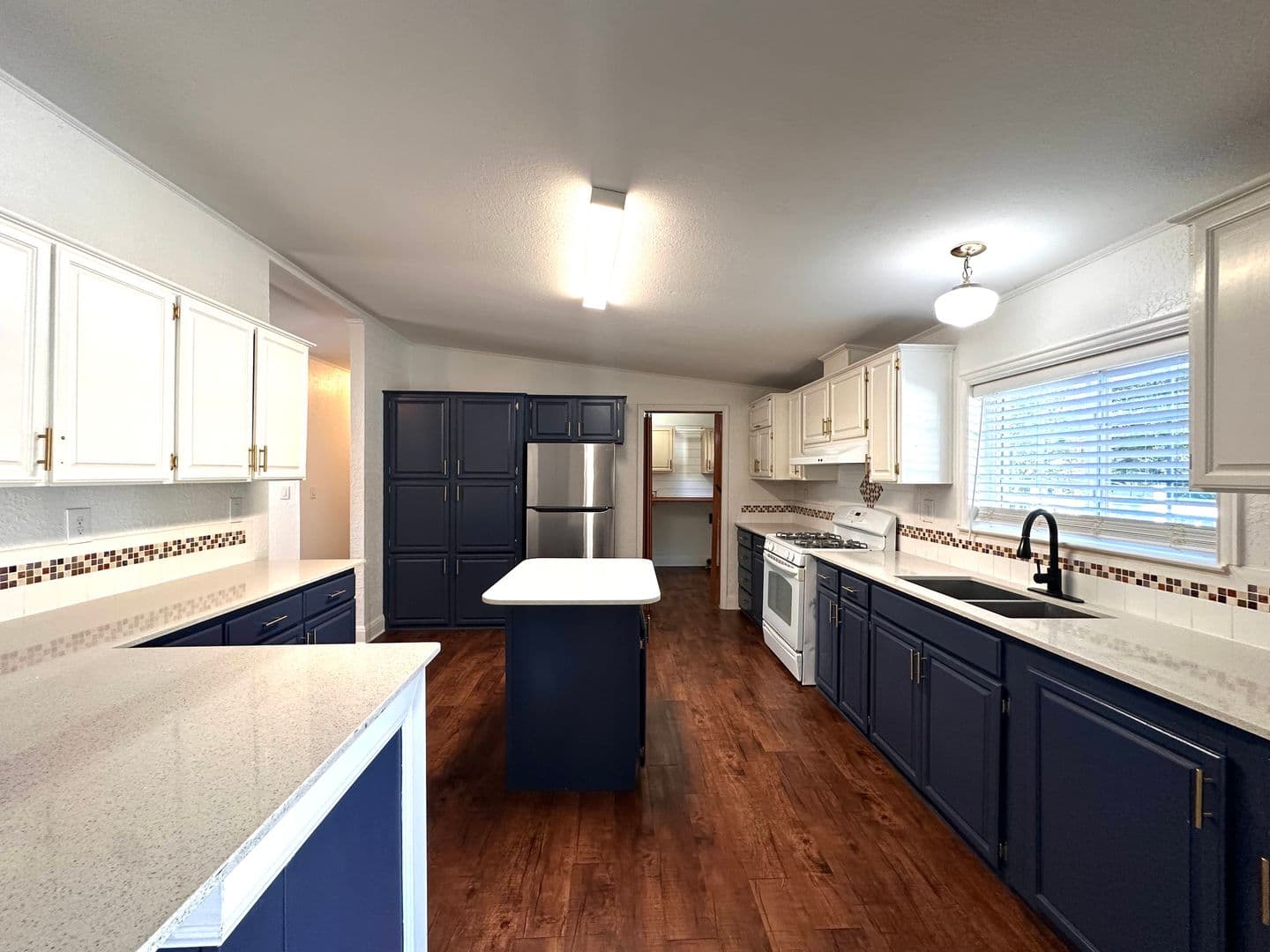 Cedar Park House: 305 N Cougar Ave