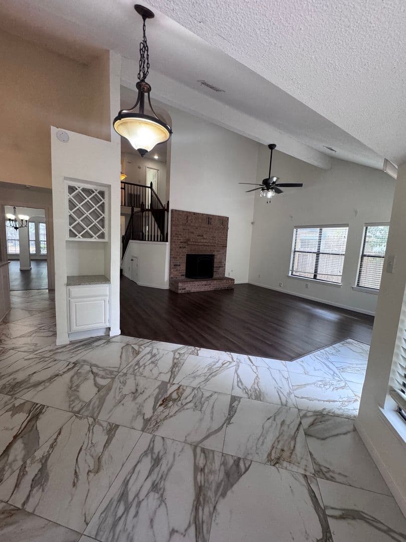 Pflugerville House: 306 Applewood Dr