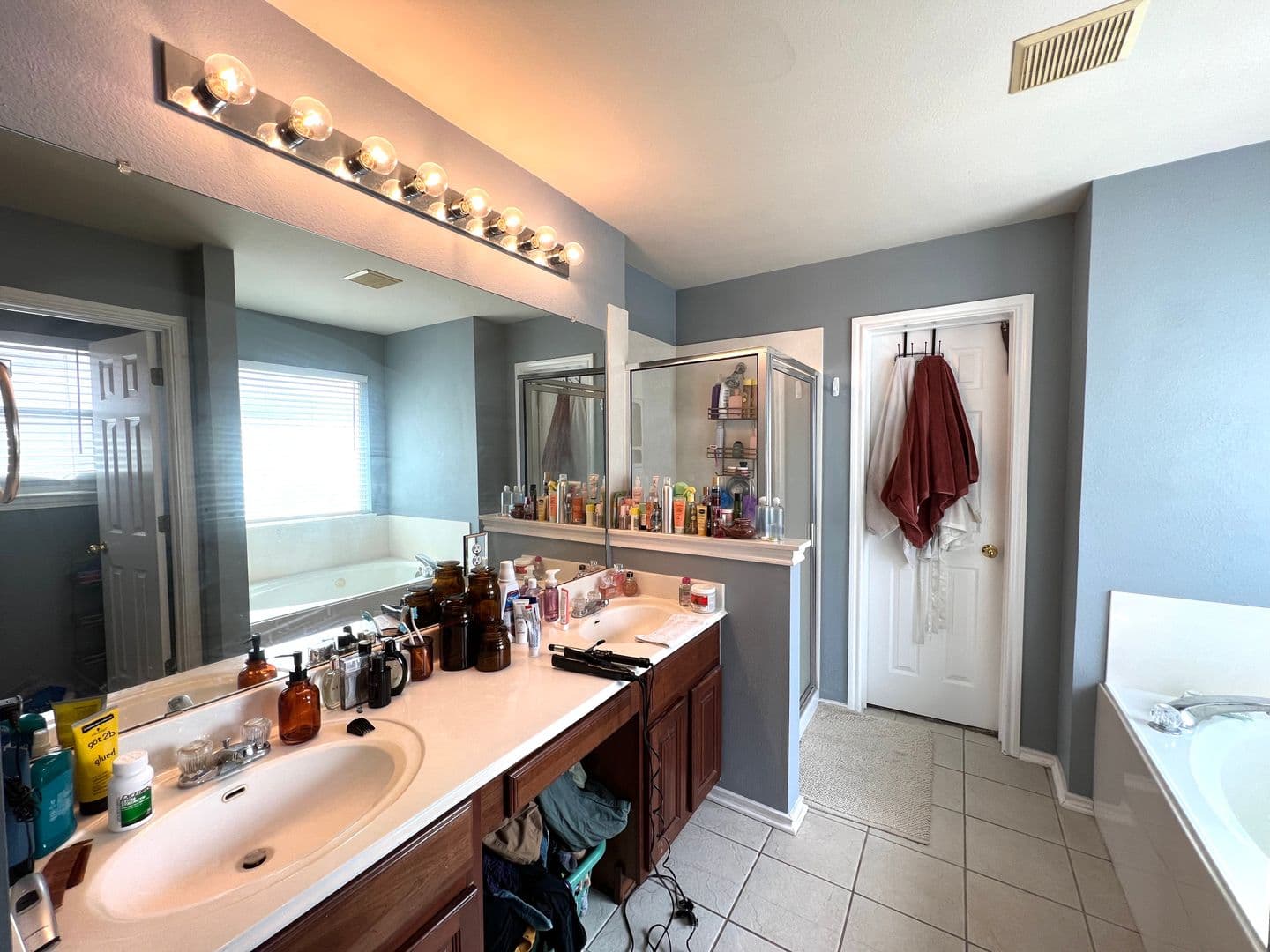 Pflugerville House: 802 Stevenage Dr