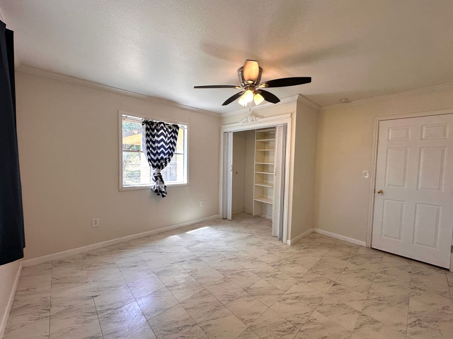 Buda House: 400 Sun Bonnet Dr