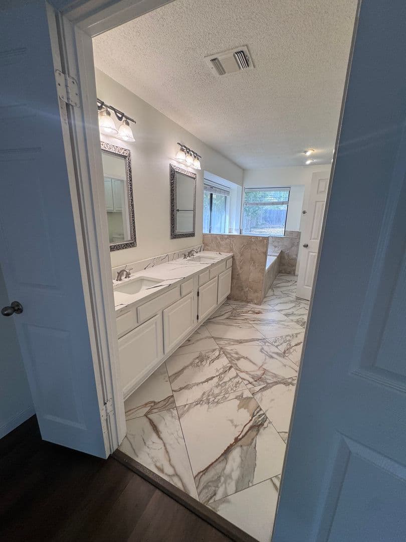 Pflugerville House: 306 Applewood Dr