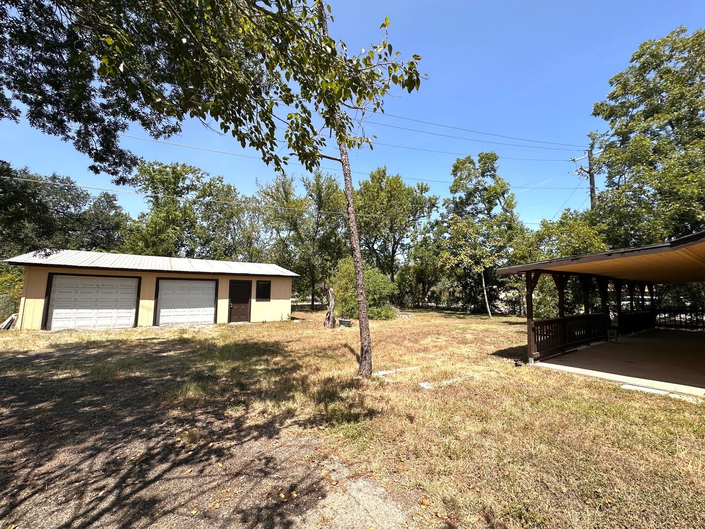Buda House: 400 Sun Bonnet Dr