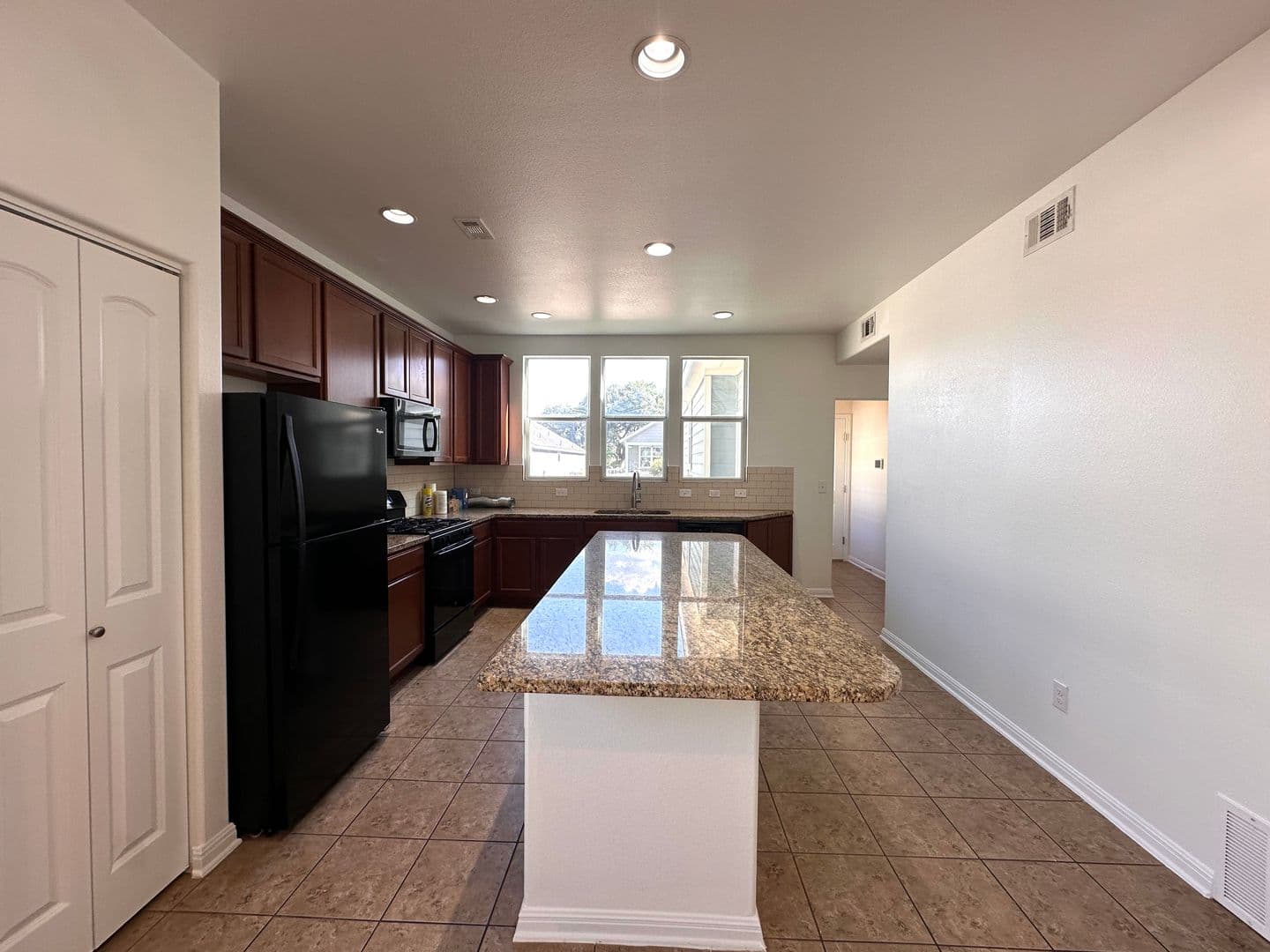Kyle House: 1020 Nevarez