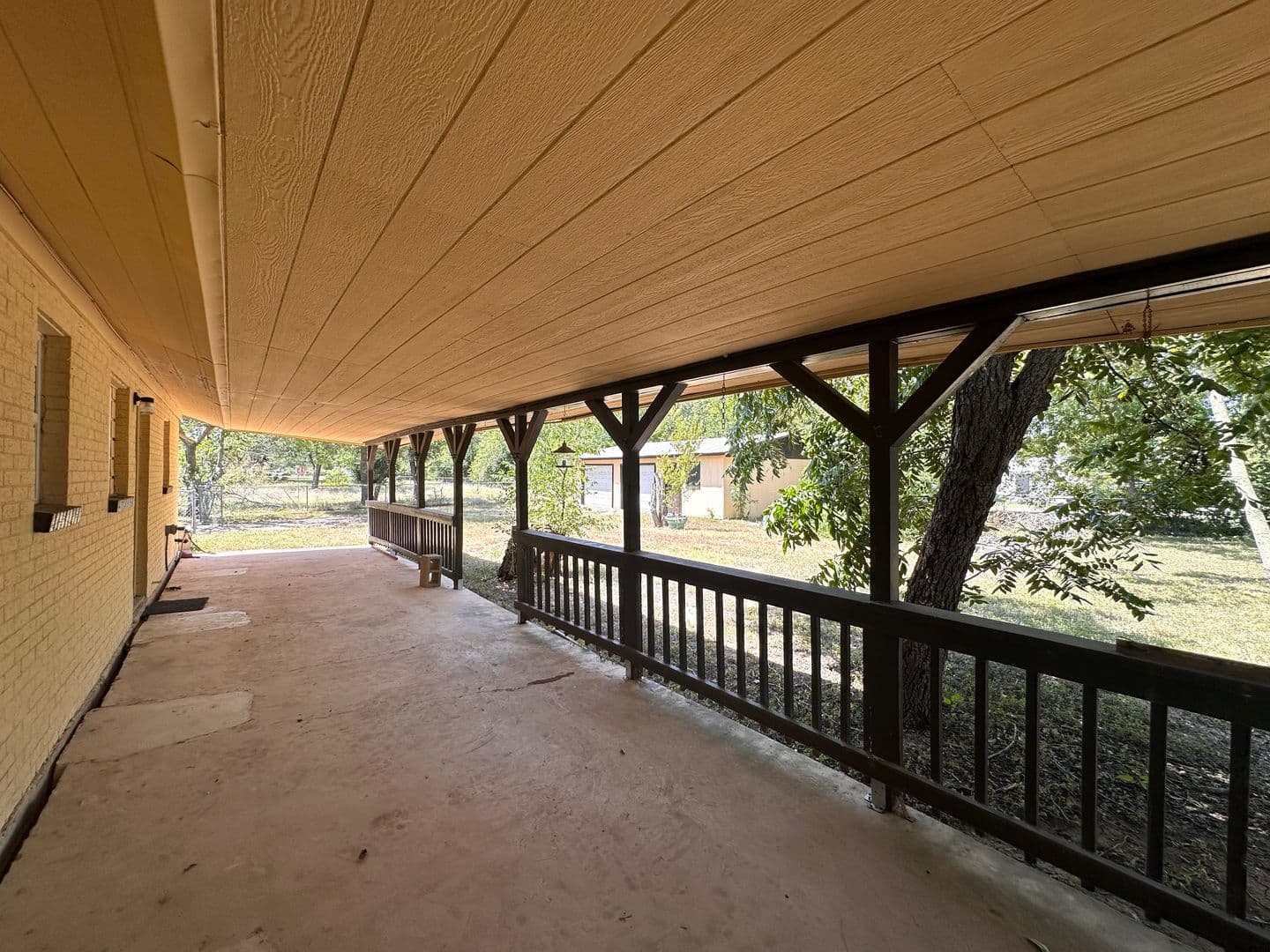 Buda House: 400 Sun Bonnet Dr