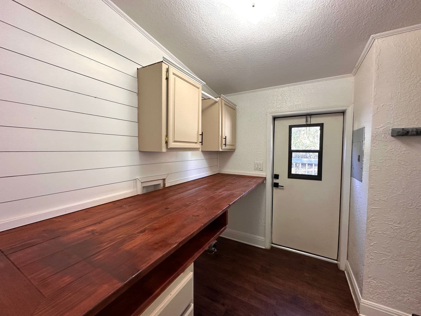 Cedar Park House: 305 N Cougar Ave