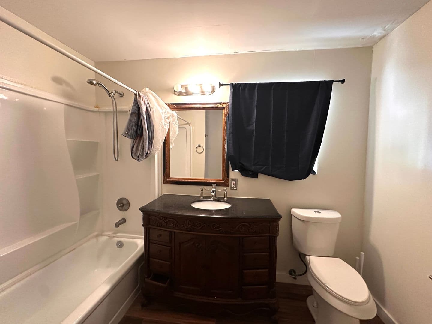 Buda House: 400 Sun Bonnet Dr