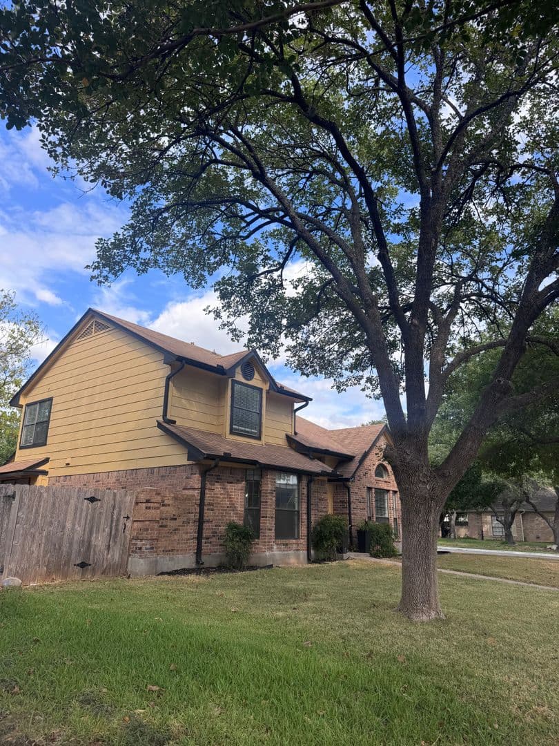 Pflugerville House: 306 Applewood Dr
