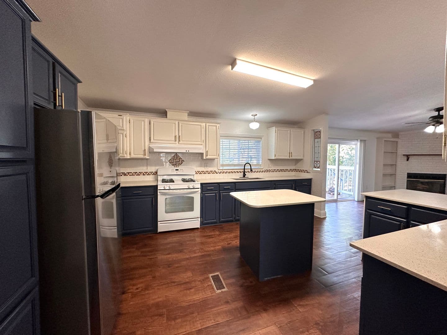 Cedar Park House: 305 N Cougar Ave