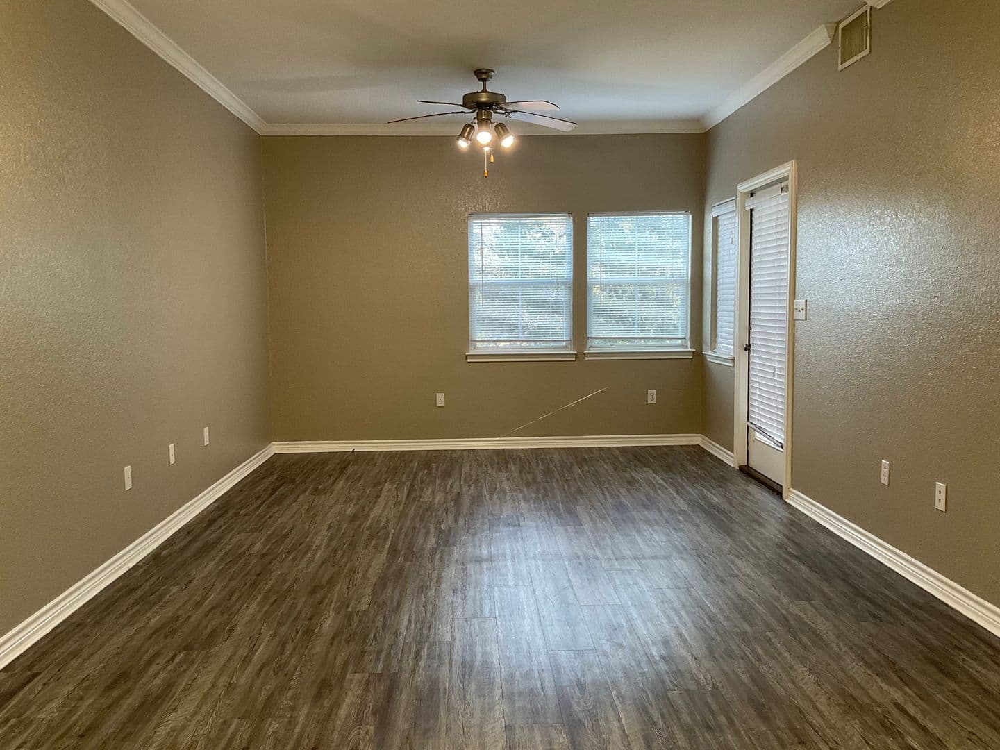 Horseshoe Bay Apartment: 400 Green Leaf