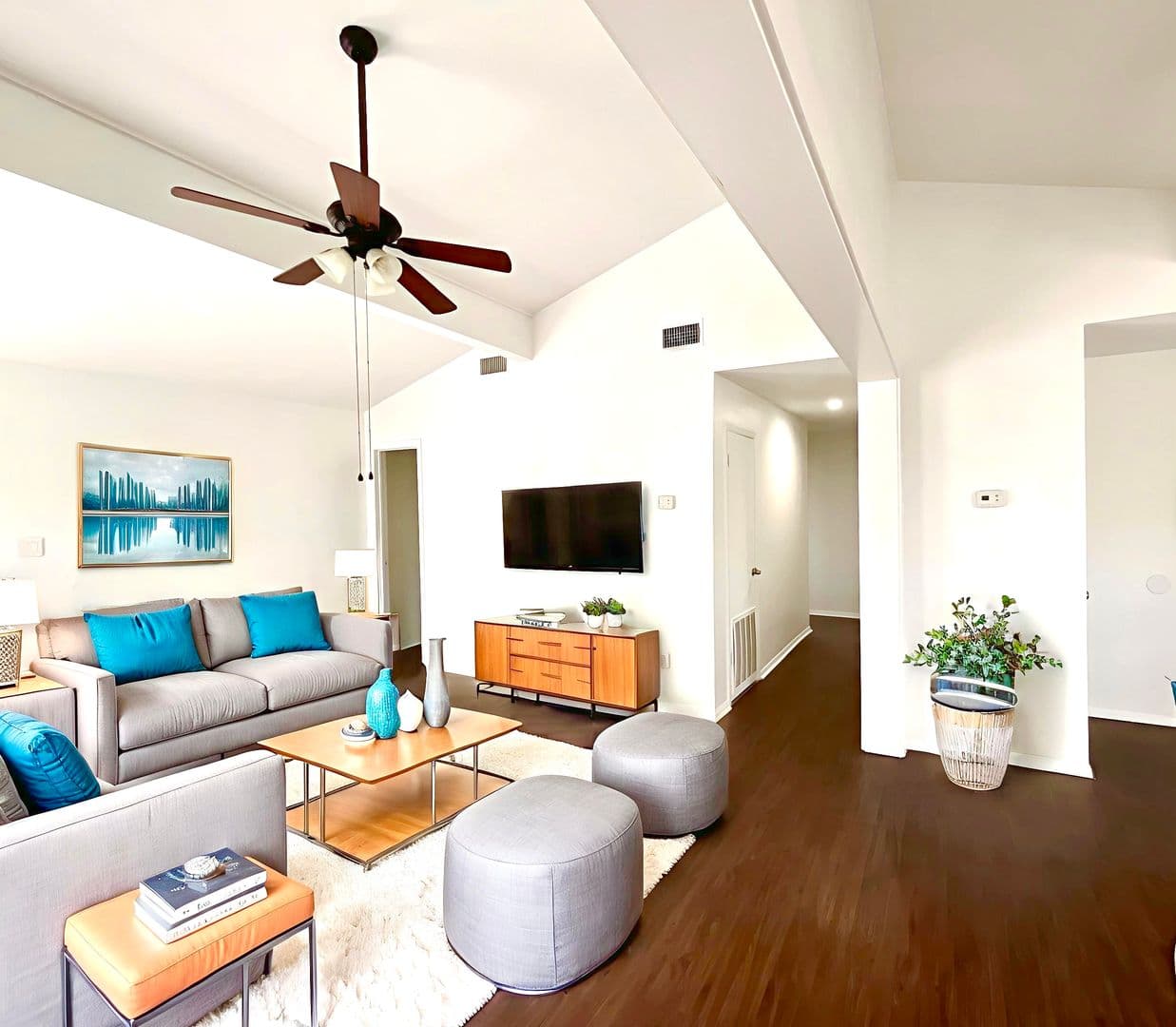 Horseshoe Bay Apartment: 400 Green Leaf