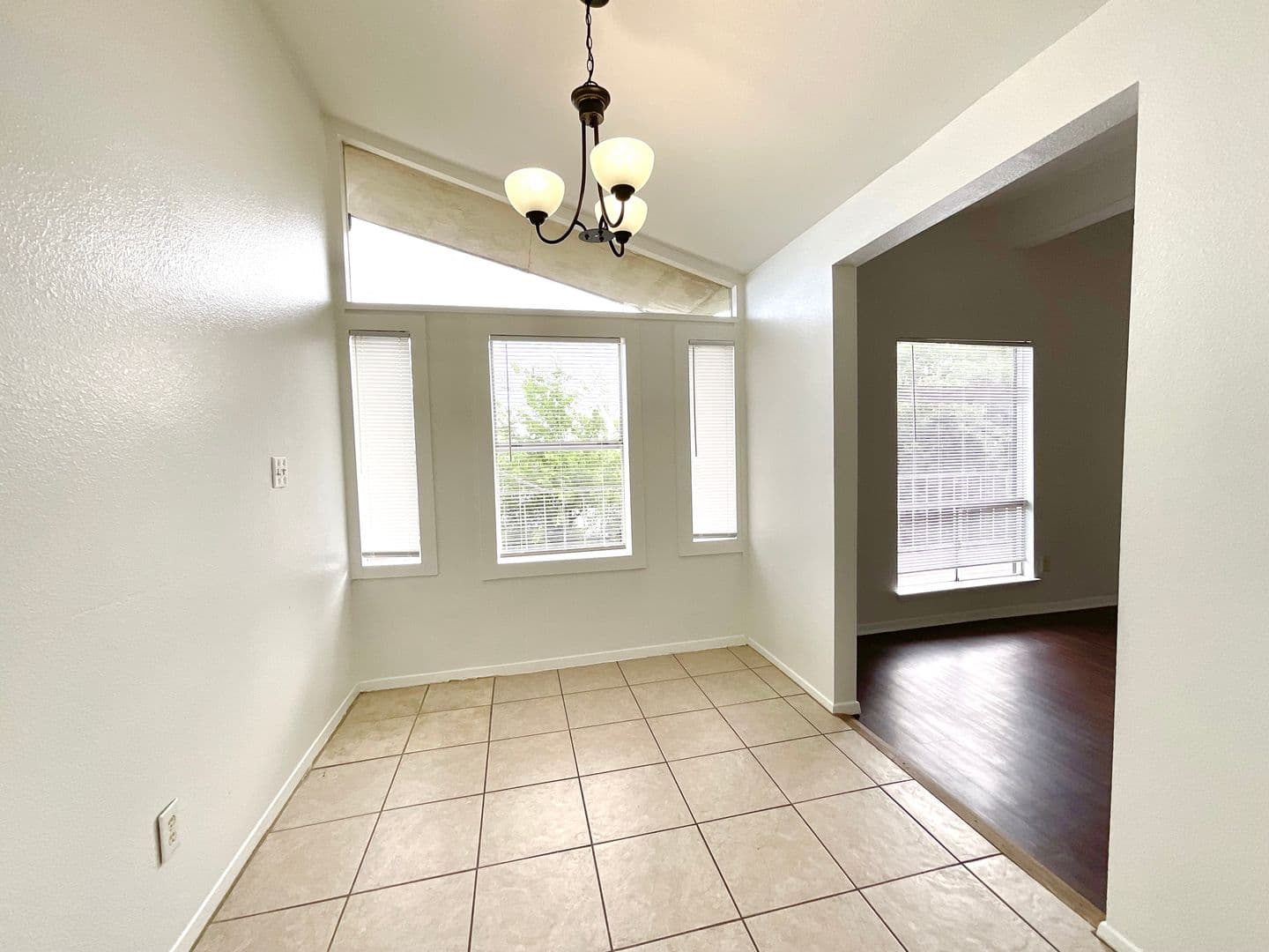 Horseshoe Bay Apartment: 400 Green Leaf