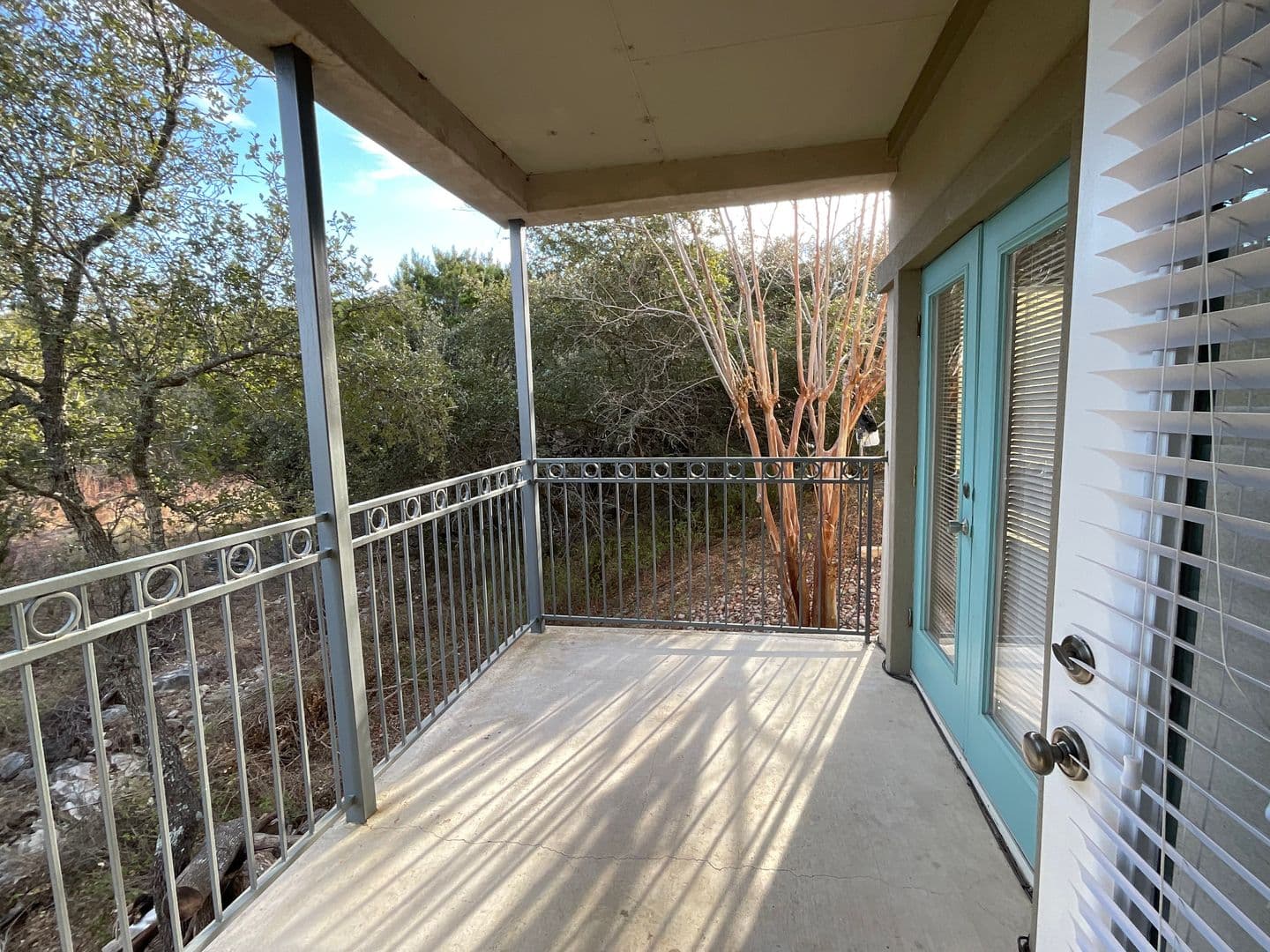 Horseshoe Bay Apartment: 400 Green Leaf